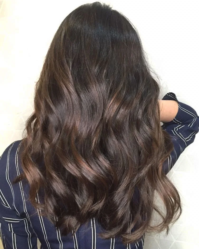 Inspirasi Warna Highlight Terbaik untuk Rambut Berwarna Coklat Tua