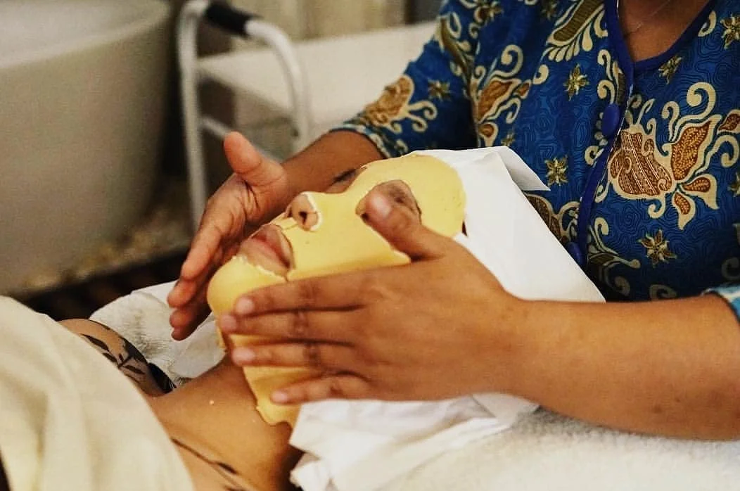 6 Manfaat Masker Wajah Peel Off yang Luar Biasa