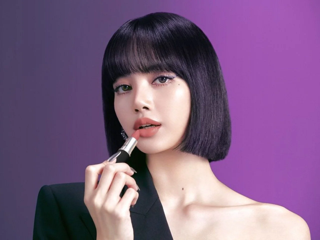 Lisa Blackpink Hairstyles 5.jpg
